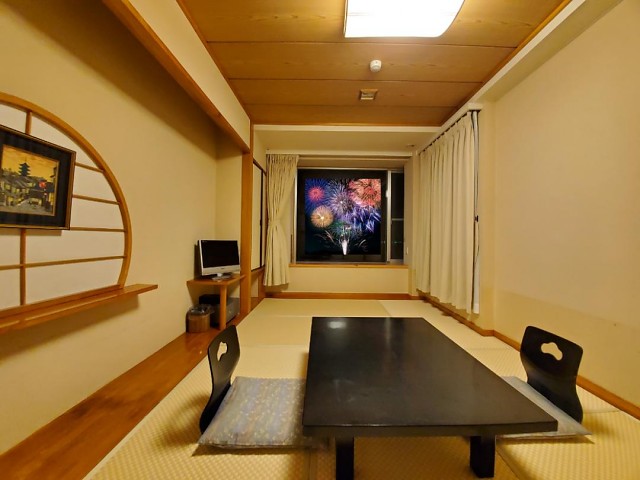 部屋から見る花火
